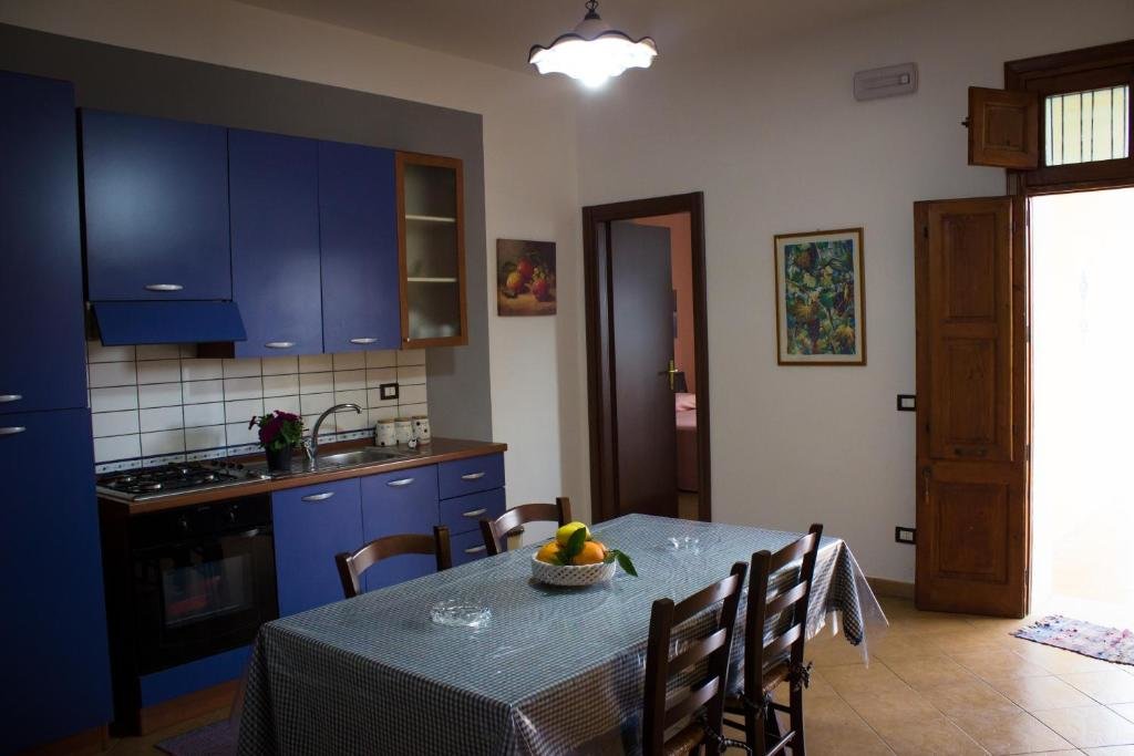 Апартаменты с 3 комнатами Case Vacanze Castellana Iris