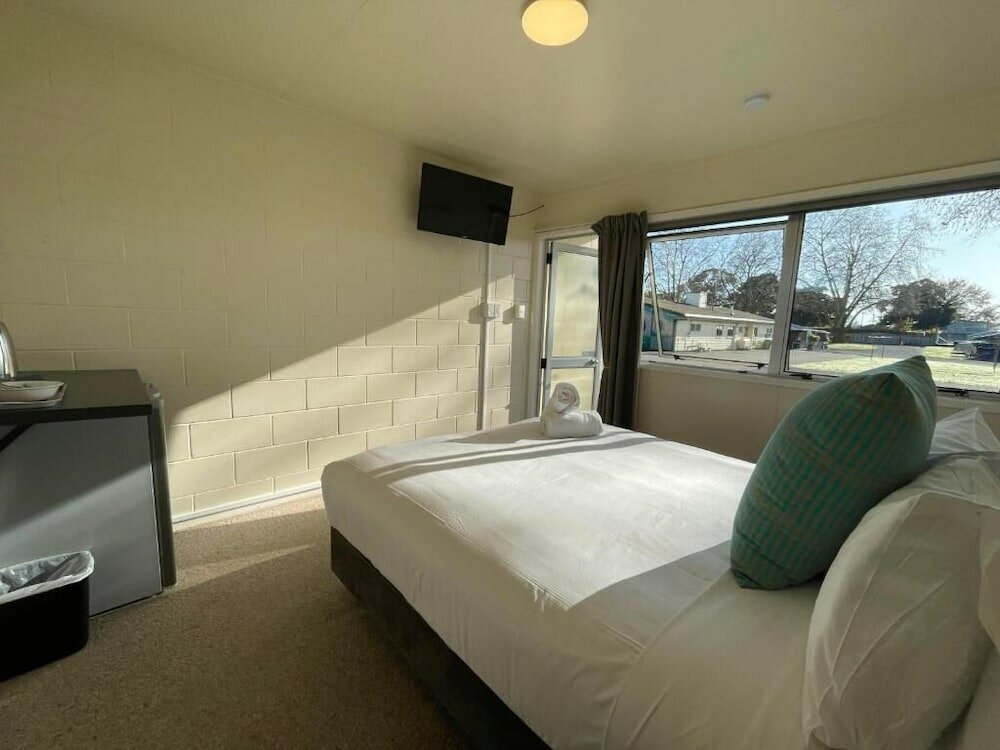 Standard Double room with balcony Cambridge Top 10 Holiday Park