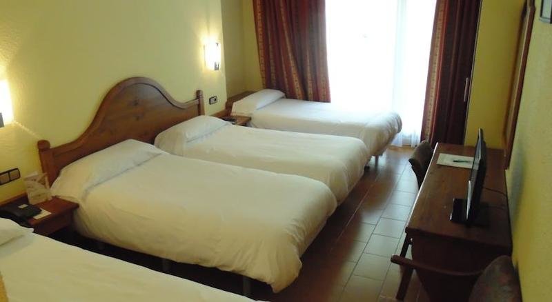 Standard Quadruple room with balcony Hotel Sant Gothard