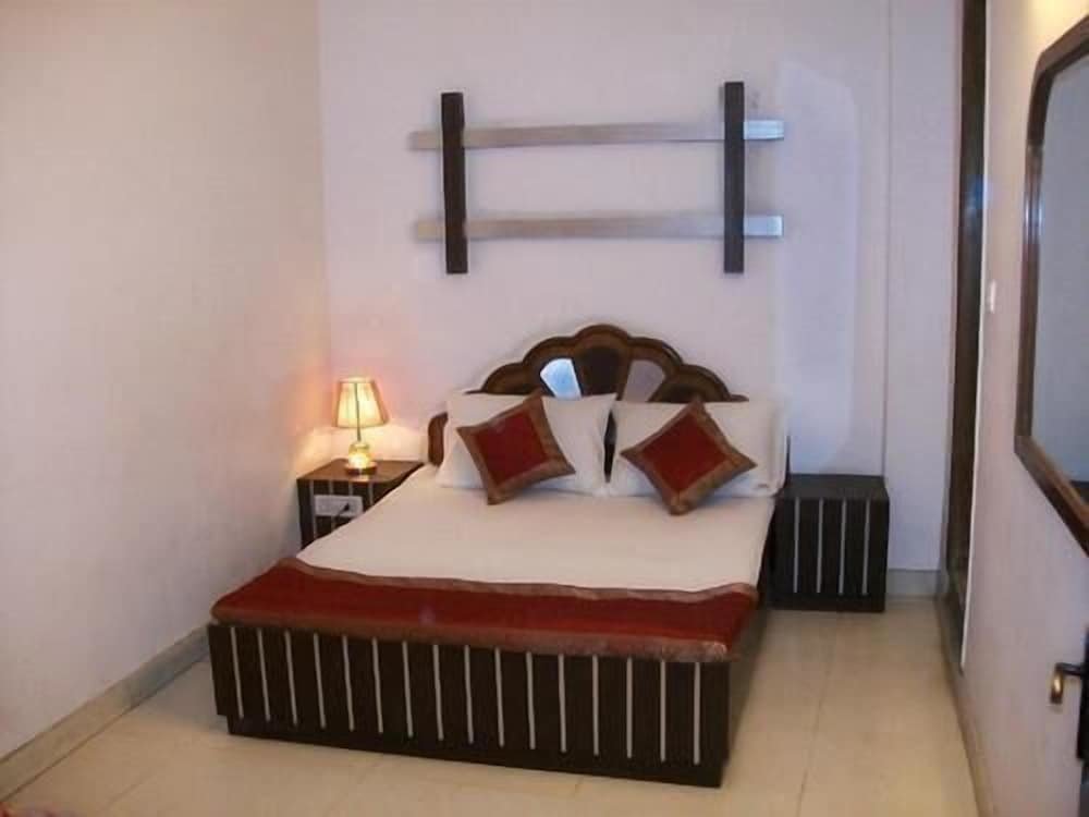 Standard Zimmer Anmol Hotels Pvt Ltd