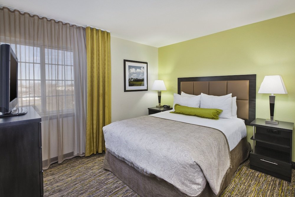 Standard room Candlewood Suites Indianapolis Airport, an IHG Hotel