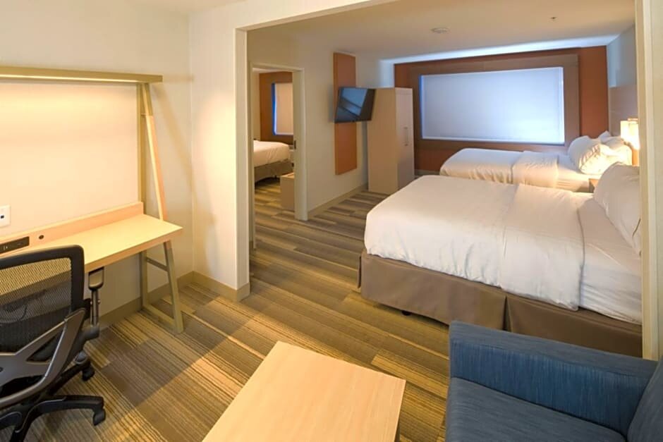 Двухместный семейный люкс Holiday Inn Express & Suites - Portage, an IHG Hotel