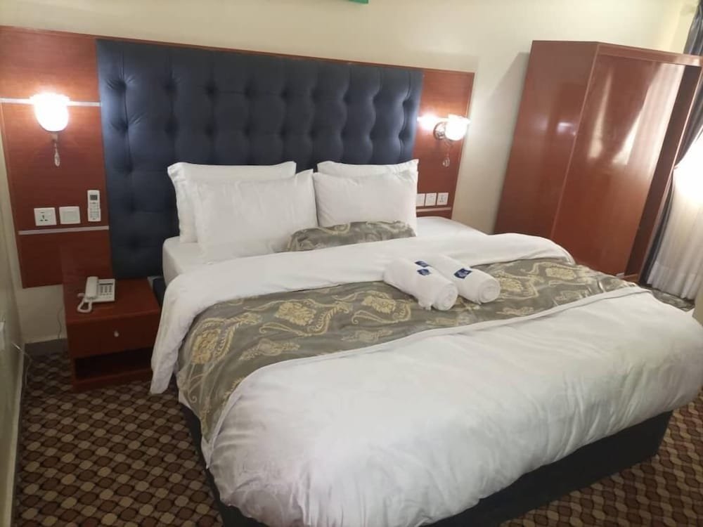 Люкс Continent Hotel - Akure