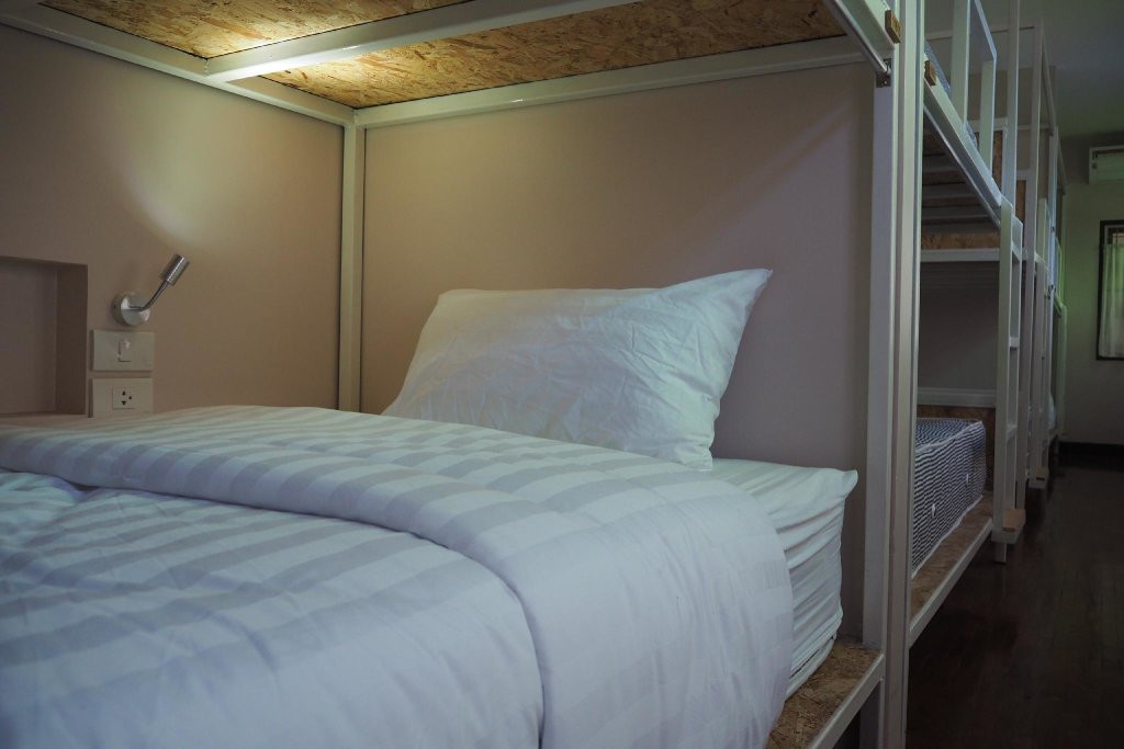 Кровать в общем номере (женский номер) Insight Hostel