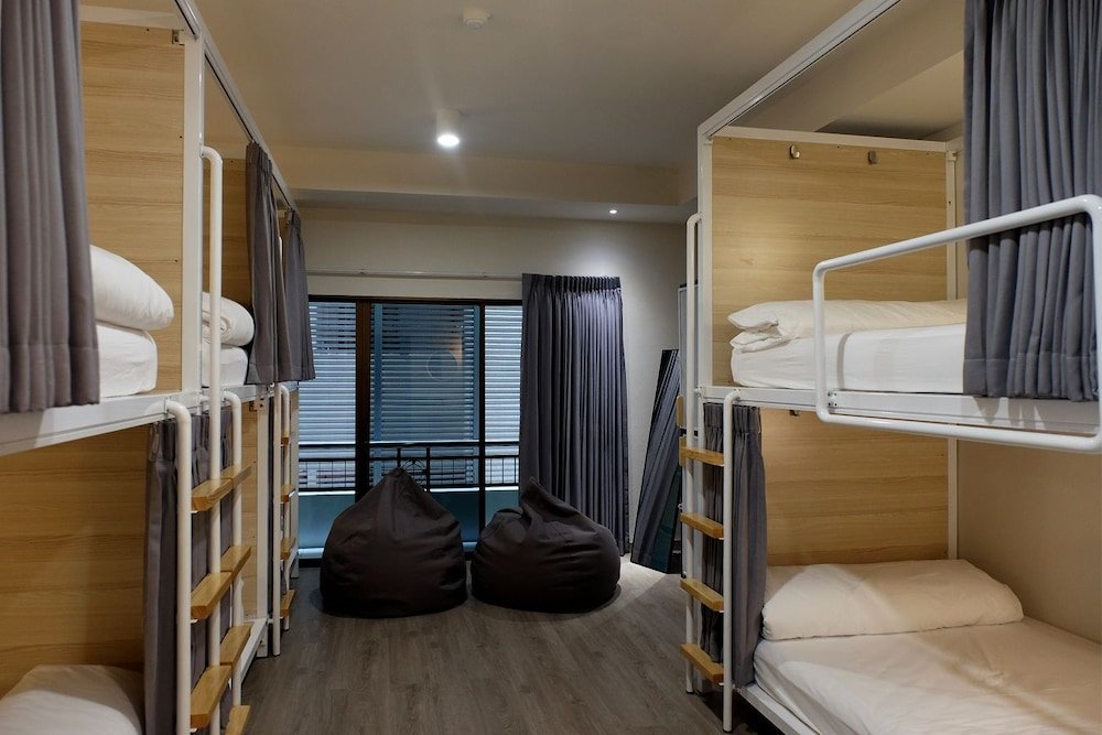 Кровать в общем номере (мужской номер) с балконом Siam Mansion Hat Yai