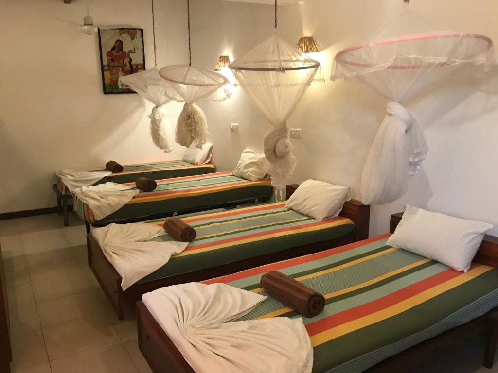 Кровать в общем номере (мужской номер) Star Holiday Resort