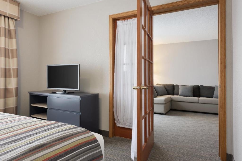 Suite Country Inn & Suites by Radisson, Minneapolis/Shakopee, MN