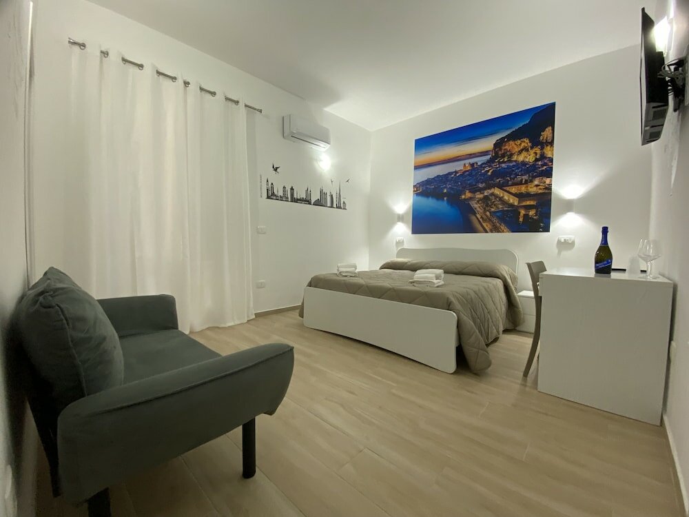 1 Bedroom Standard Quadruple room IN CENTRO ROOMS Vicino Cefalù SELF-CHEK-IN