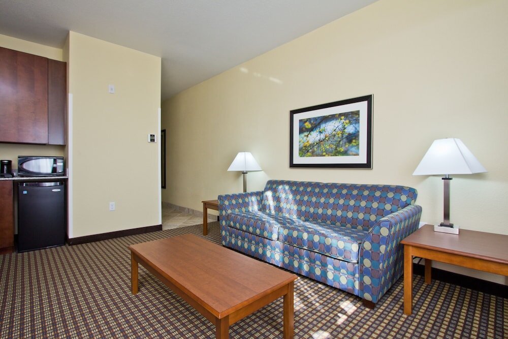 Suite 1 dormitorio Holiday Inn Express and Suites Denver East Peoria Street, an IHG Hotel