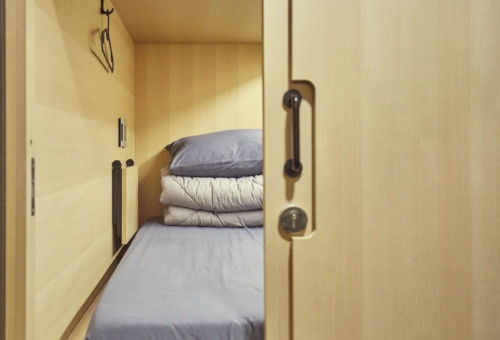 Кровать в общем номере (мужской номер) THE CAPSULE Myeongdong