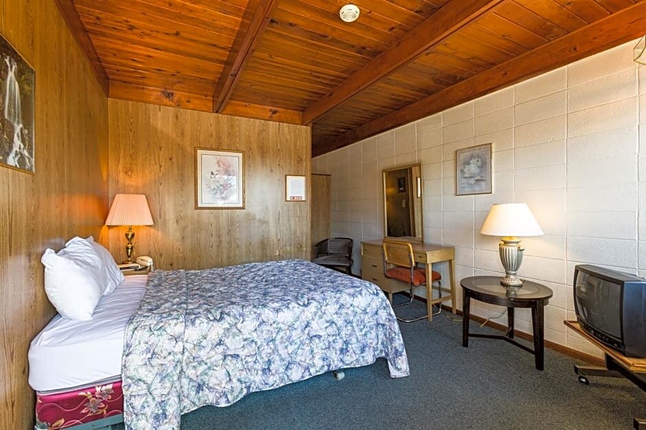 Deluxe Quadruple room Anchor Inn Motel by Loyalty