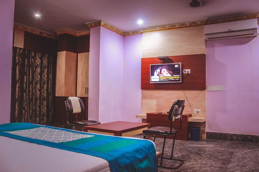 Deluxe Suite Hotel Nirmala Residency