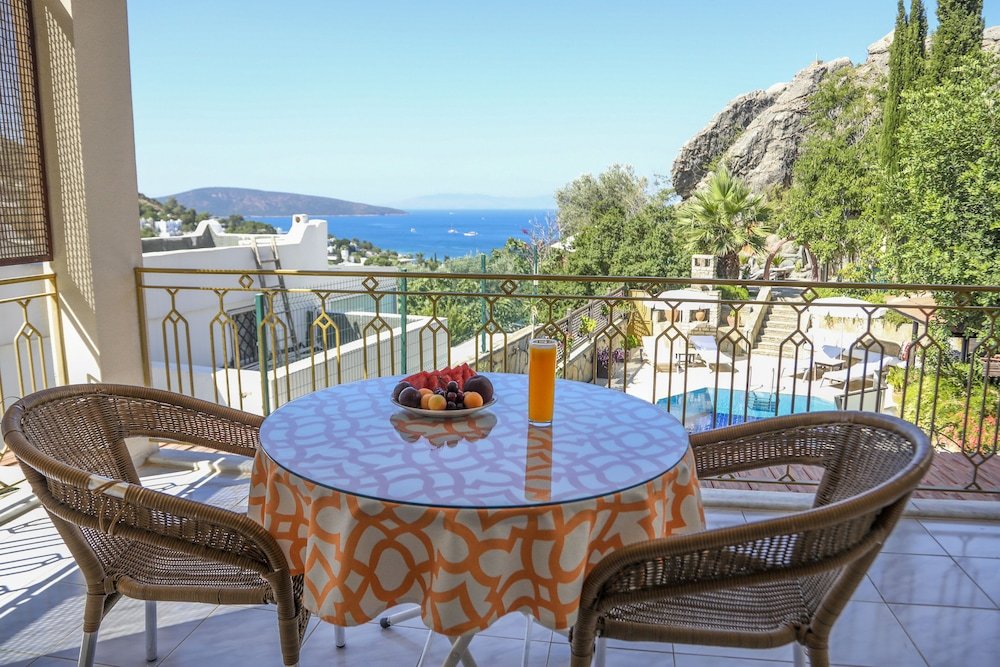 Suite con balcón y con vista parcial al mar The Aegean Gate Hotel