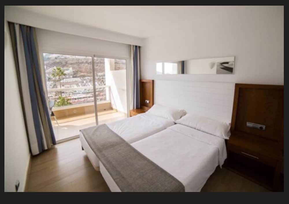 1 Bedroom Apartment with balcony Apartamentos Altair