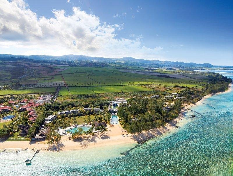 Bett im Wohnheim mit Meerblick OUTRIGGER Mauritius Beach Resort