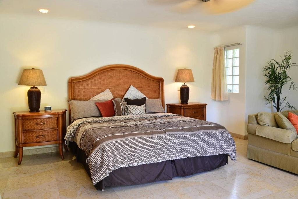 Studio 3 Bedroom Suite in DT Playa del Carmen with Pool
