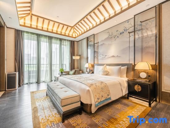 Executive Suite with lake view Steigenberger Icons Hefei