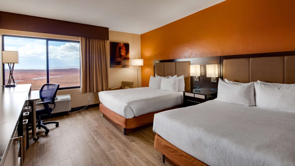 Четырёхместный номер Standard Best Western View of Lake Powell Hotel