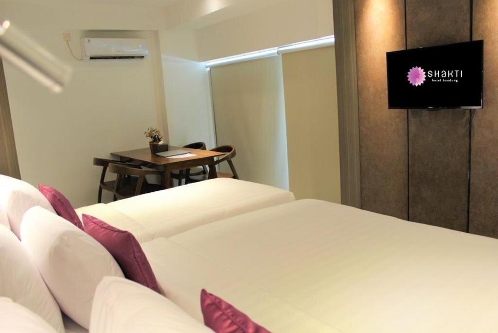 Luxe triple chambre Shakti Hotel Bandung