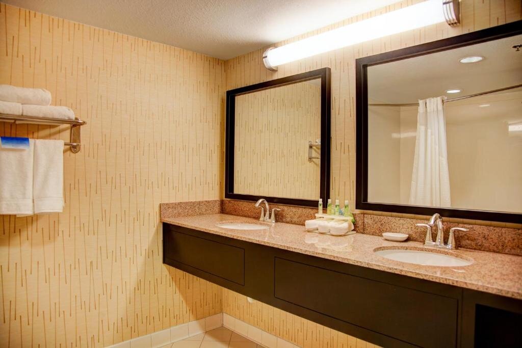 1 Bedroom Double Suite Holiday Inn Express Tyler South, an IHG Hotel