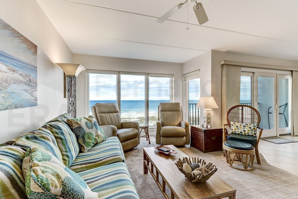 Standard room Beautifully Decorated Condo with Magnificent View of Atlantic by RedAwning