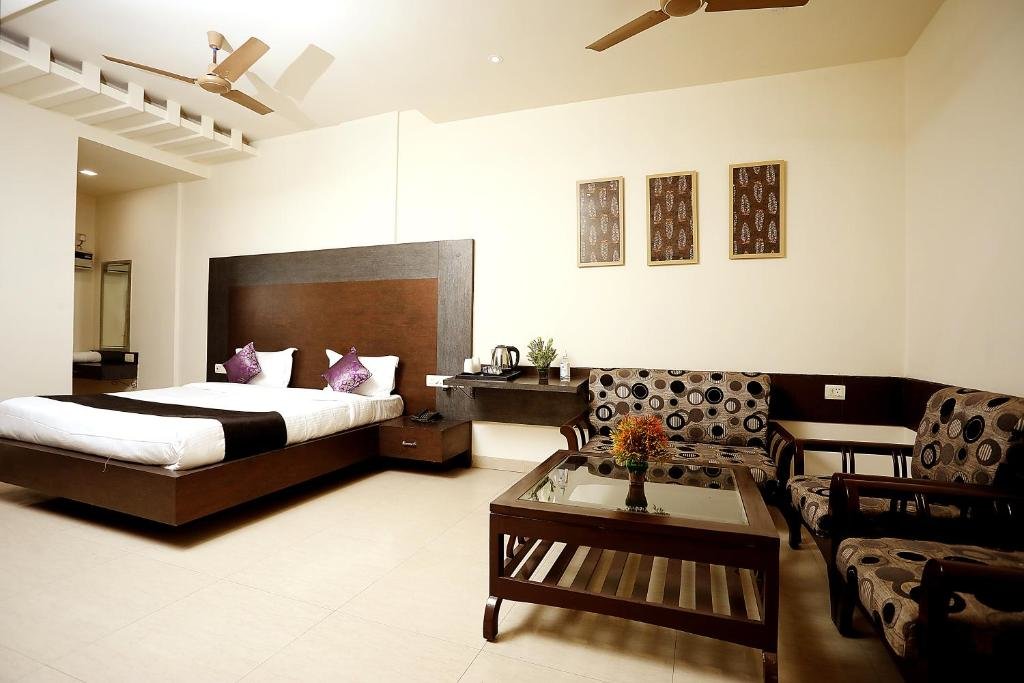 Suite junior Hotel Bhagyaraj Palace - Best Hotel In Kanpur