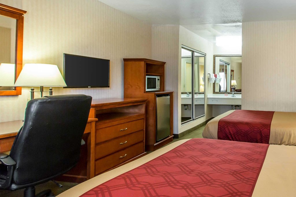 Номер Standard Econo Lodge Inn & Suites Riverside - Corona