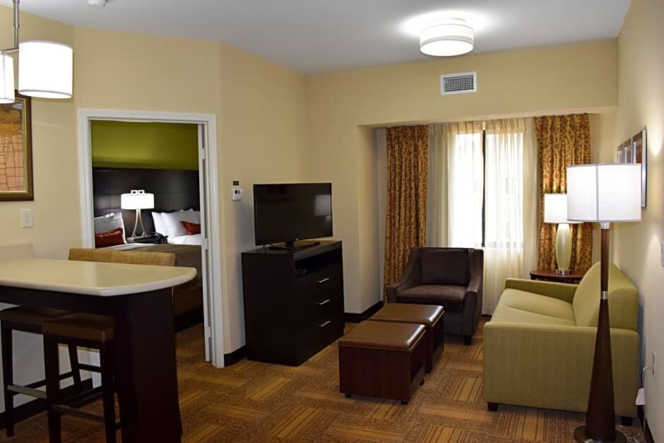 Четырёхместный номер Standard c 1 комнатой Staybridge Suites Tomball - Spring Area, an IHG Hotel