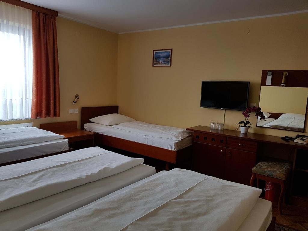 Standard quadruple chambre Hotel Roškar