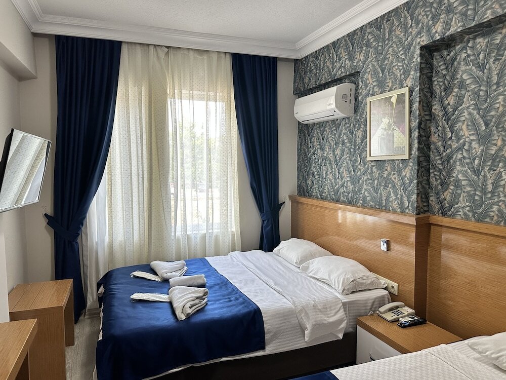 Standard Quadruple room Serenity Suit Hotel