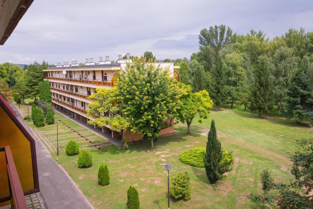 Helikon 32 Apartman Keszthely 凯斯特海伊