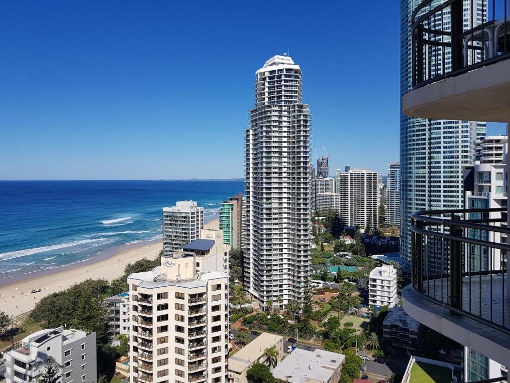 1 Bedroom Apartment with ocean view Beachcomber Surfers Paradise