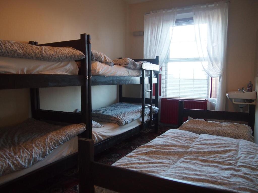Bed in Dorm (female dorm) Cashel Holiday Hostel