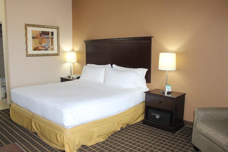 Двухместный номер Standard Holiday Inn Express and Suites Kansas City Liberty