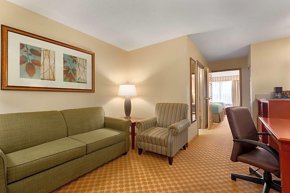 Четырёхместный люкс Country Inn & Suites by Radisson, Richmond West at I-64, VA