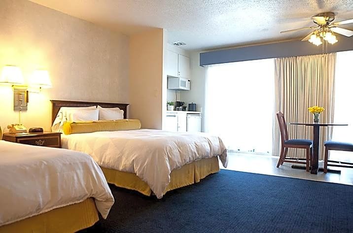 Standard Quadruple room with city view Coral Reef Inn & Condo Suites