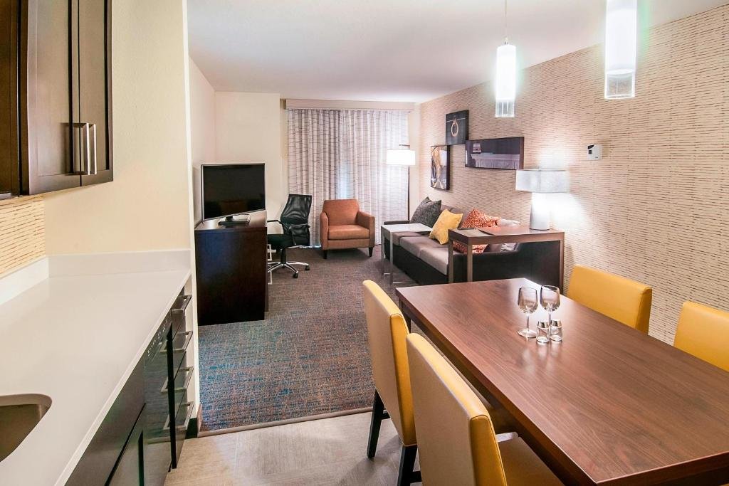 Двухместный люкс c 1 комнатой с видом на город Residence Inn by Marriott Rapid City