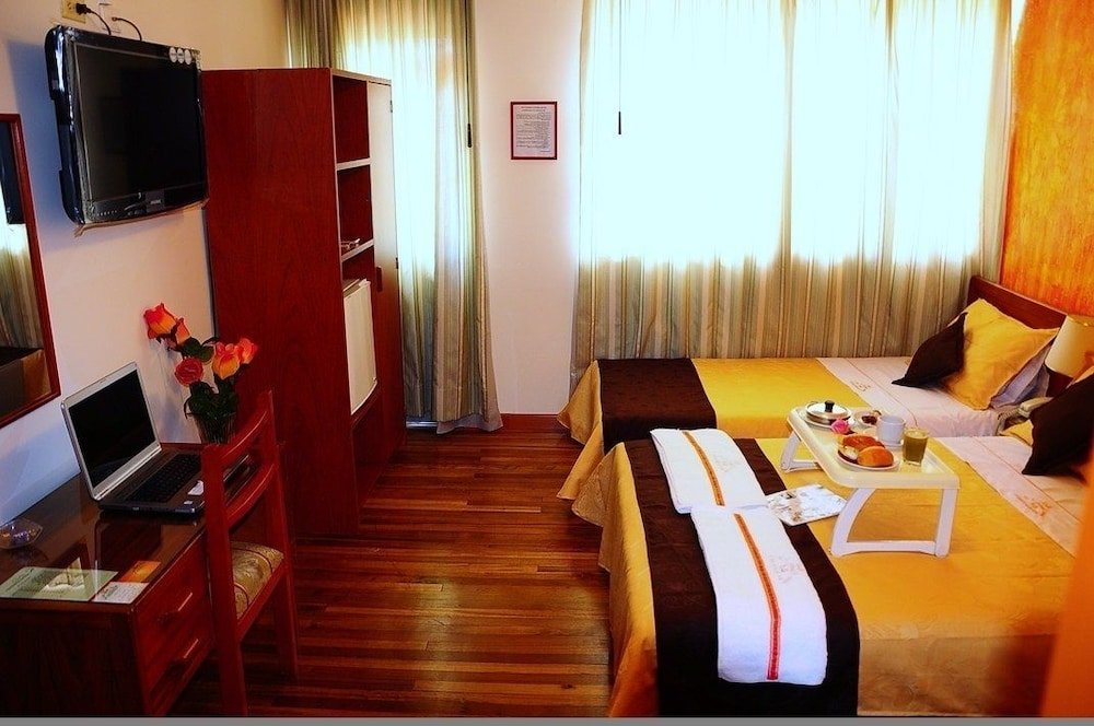 Standard Triple room Hotel Quinta Paredes Inn