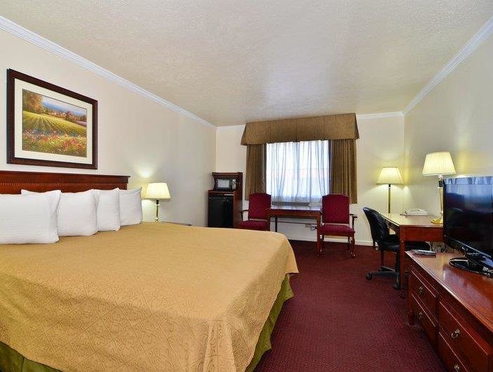 Двухместный люкс c 1 комнатой Best Western Salinas Monterey Hotel