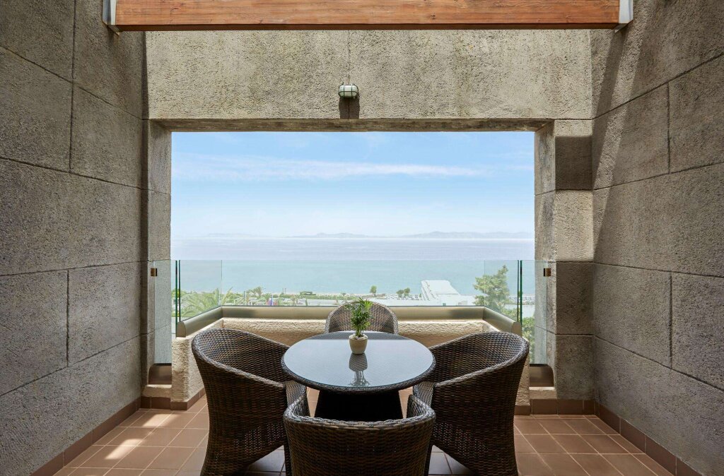 Двухместный семейный номер Standard с балконом и с видом на море Sheraton Rhodes Resort