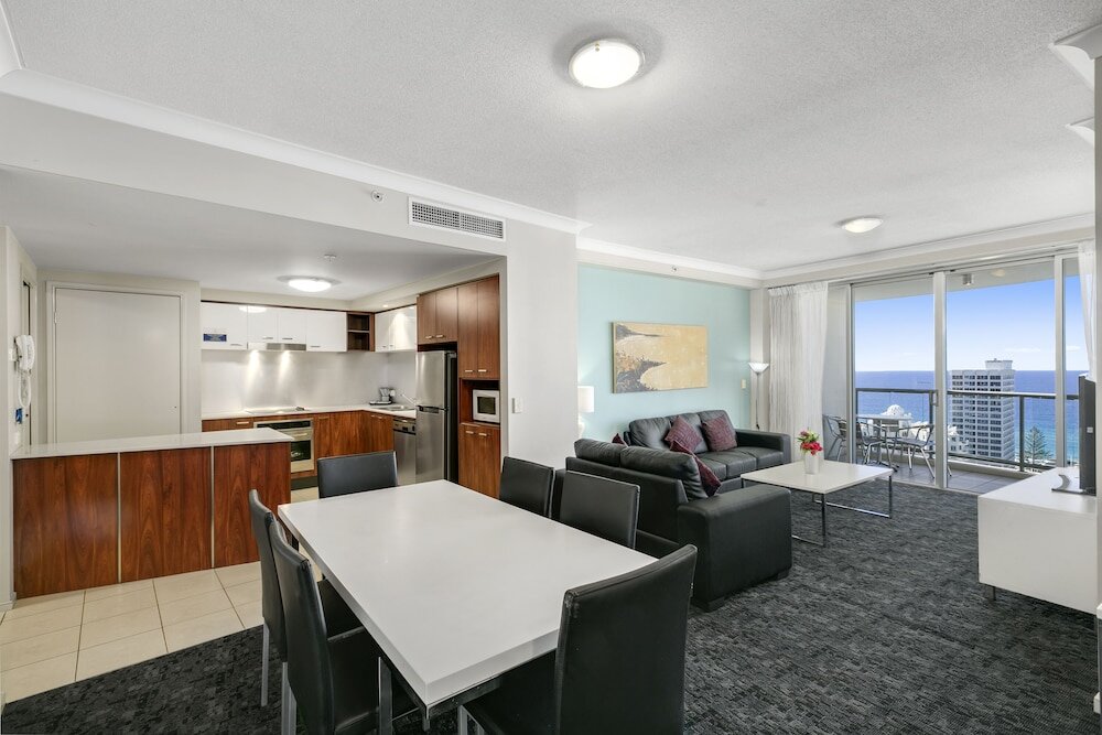 Апартаменты с 2 комнатами с балконом и с видом на океан Chevron Renaissance - HR Surfers Paradise