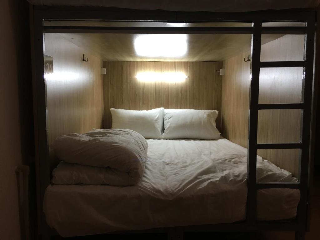 Кровать в общем номере Капсульный хостел «Лаунж»