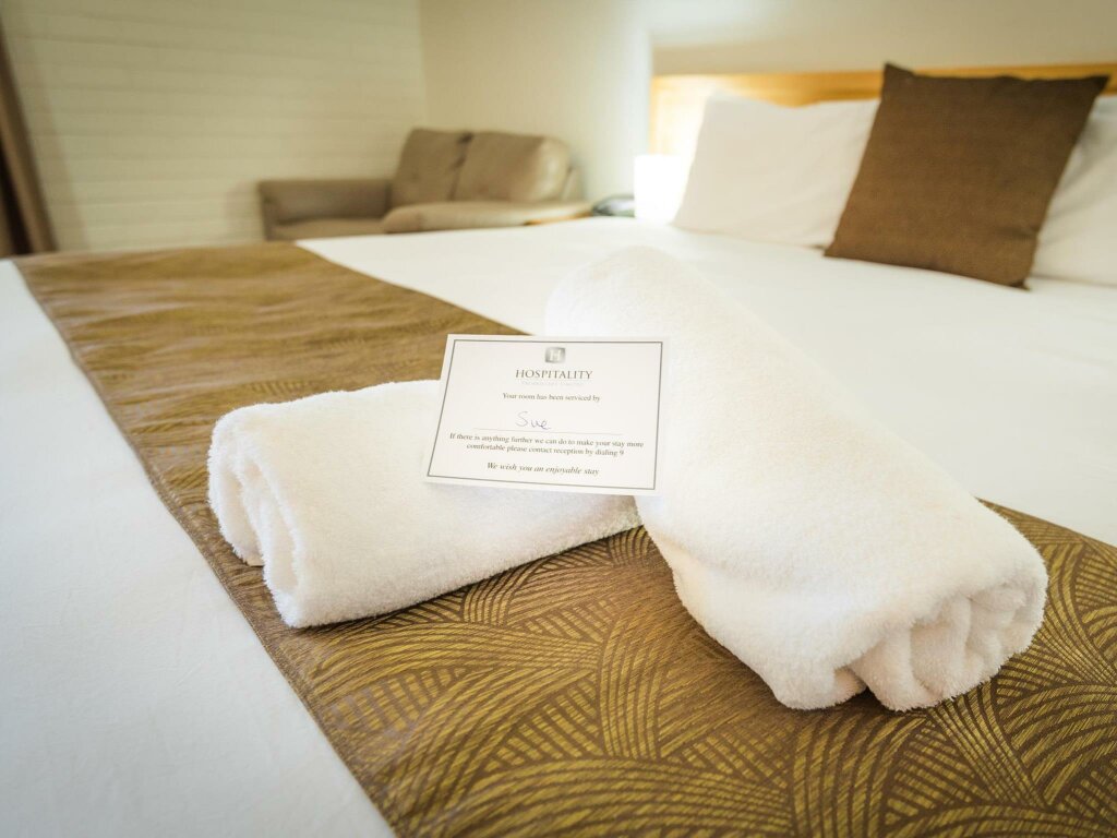 Кровать в общем номере Hospitality Carnarvon, SureStay Collection by Best Western
