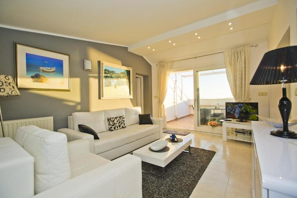 2 Bedrooms Attic Apartment with sea view Apartments Viskovic Margita