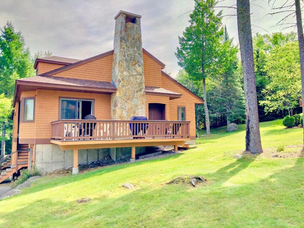 Villa O7 Slopeside Bretton Woods Resort cottage with upscale stylings cozy decor tons of space
