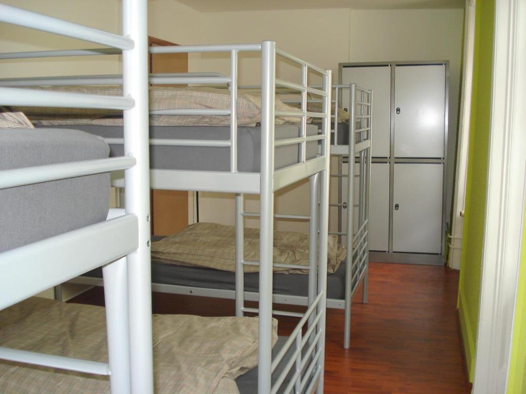 Кровать в общем номере Hostel Lion Lodge Luzern