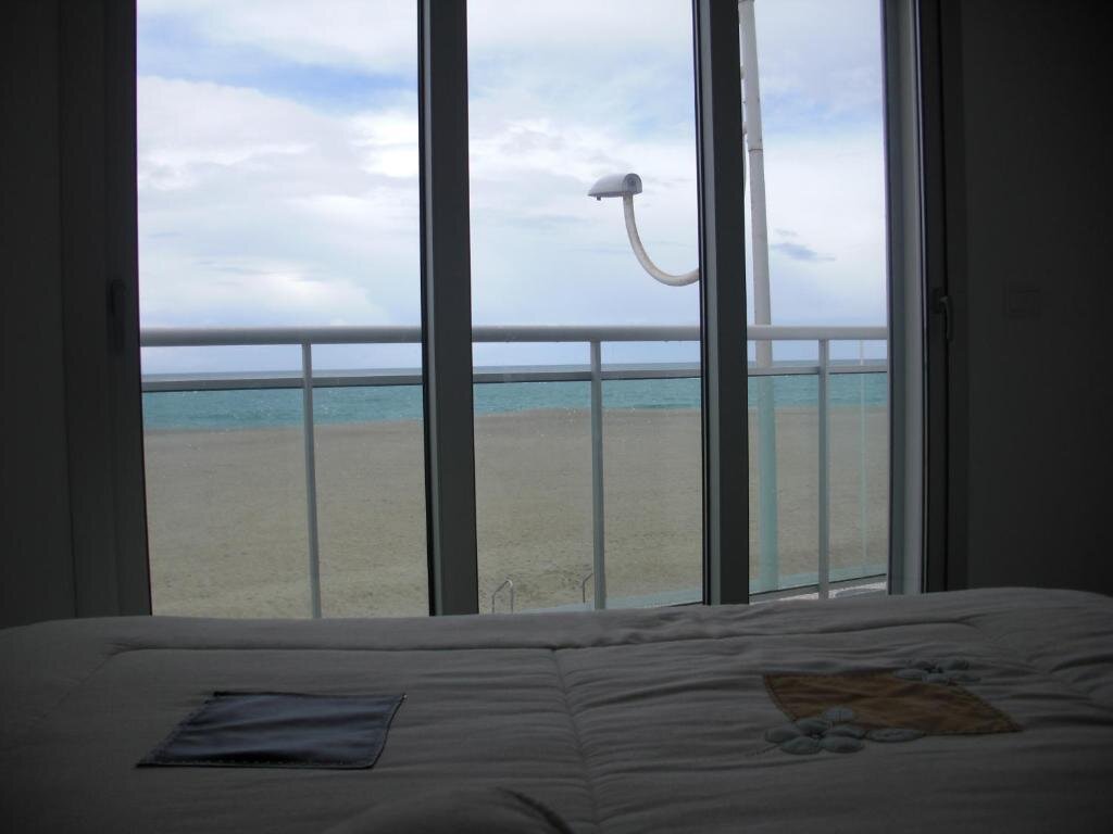 Апартаменты с 2 комнатами с видом на океан Bed & Seaside