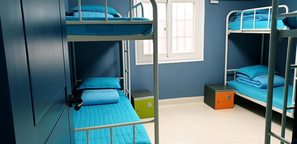 Кровать в общем номере Blue Backpackers Hostel