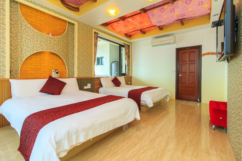 Standard Quadruple room with balcony and with partial ocean view LANYANGbnb