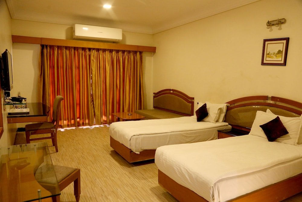 Standard Doppel Zimmer mit Balkon Aurangabad Gymkhana Club